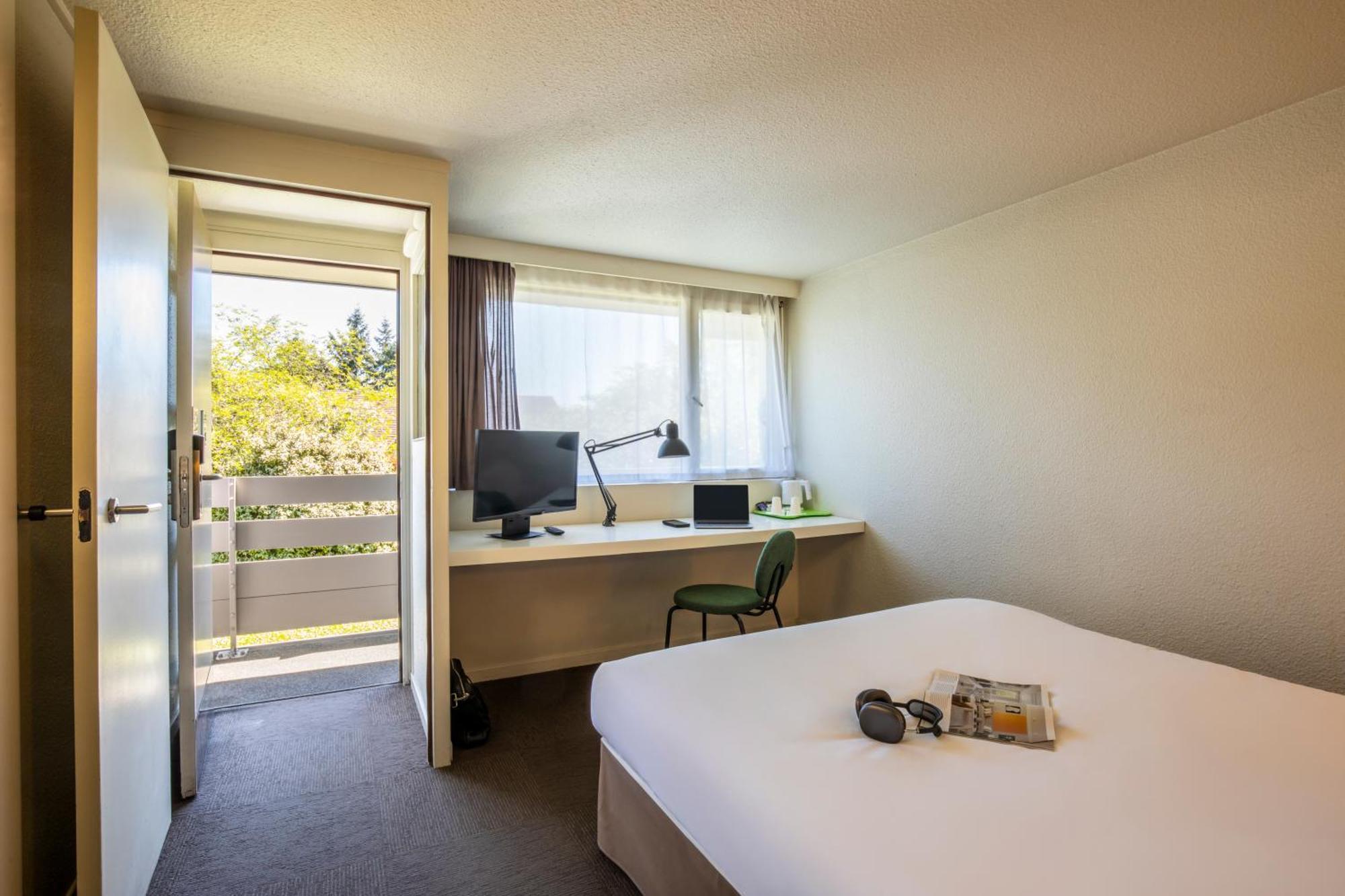 Hotel Campanile Sud - Dammarie Les Lys 3*